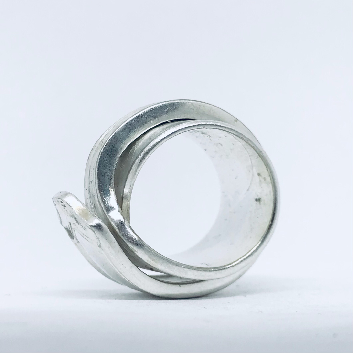 Anello Artigianale Mod. SPALMABURRO Realizzato con intero Antico Cucchiaino in Argento (Prima Metà del ’900)