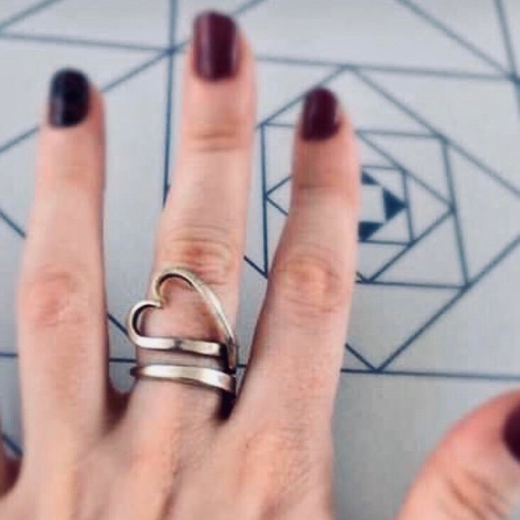 Anello Artigianale Mod. FORCHETTINA CUORE Realizzato con parte di antica forchettina in Argento (Prima Metà del ’900)