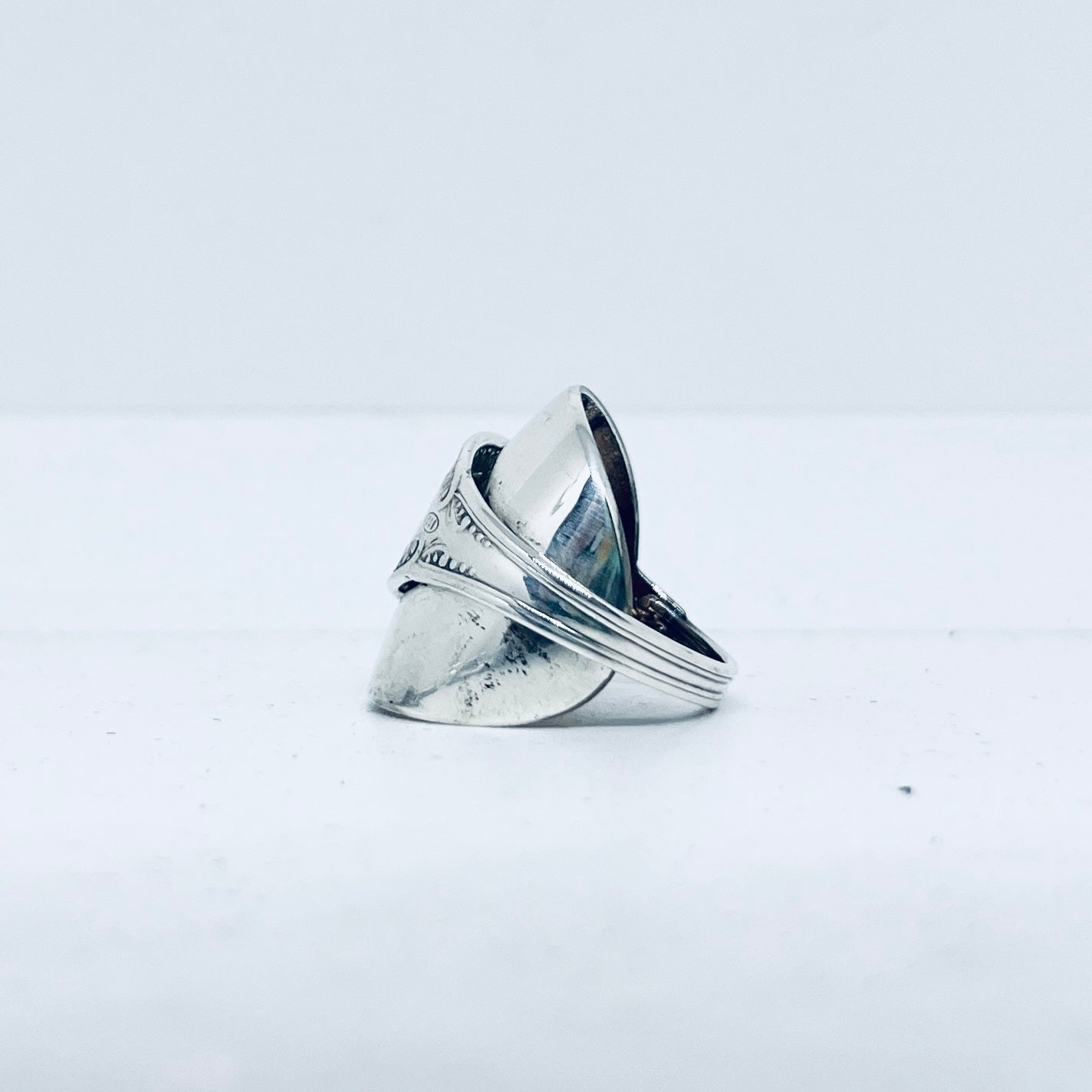 Anello Artigianale Mod. INTERO Realizzato con intero Antico Cucchiaino in Argento (Prima Metà del ’900)
