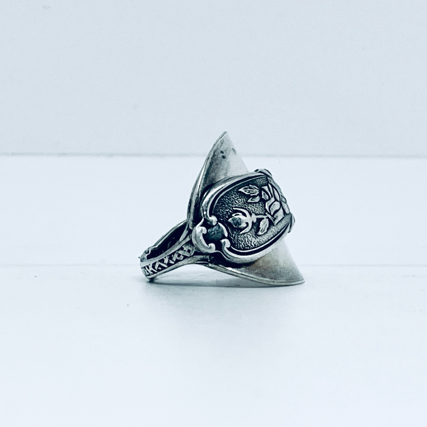 Anello Artigianale ROSE Mod. INTERO Realizzato con intero Antico Cucchiaino in Argento (Prima Metà del ’900)