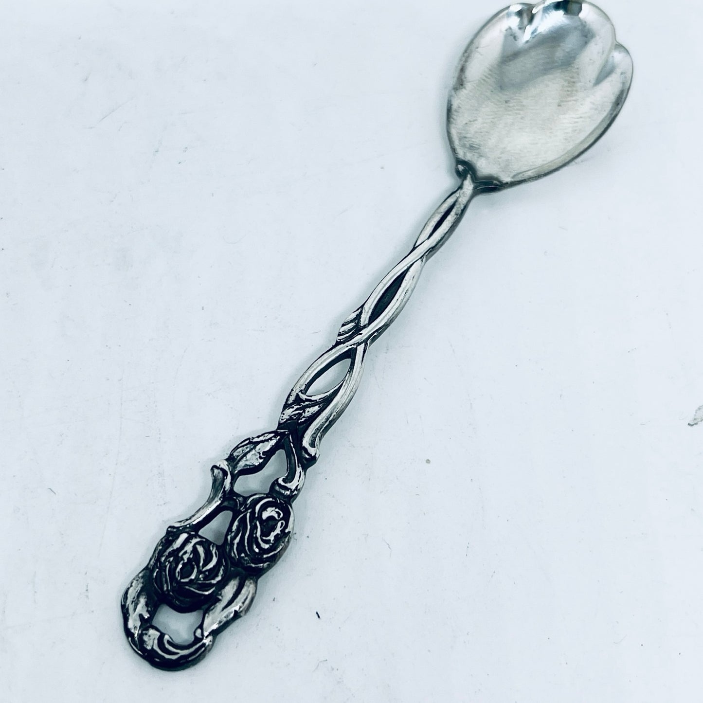 Anello Artigianale ROSE TRAFORATE Mod. INTERO Realizzato con intero Antico Cucchiaino in Argento (Prima Metà del ’900)