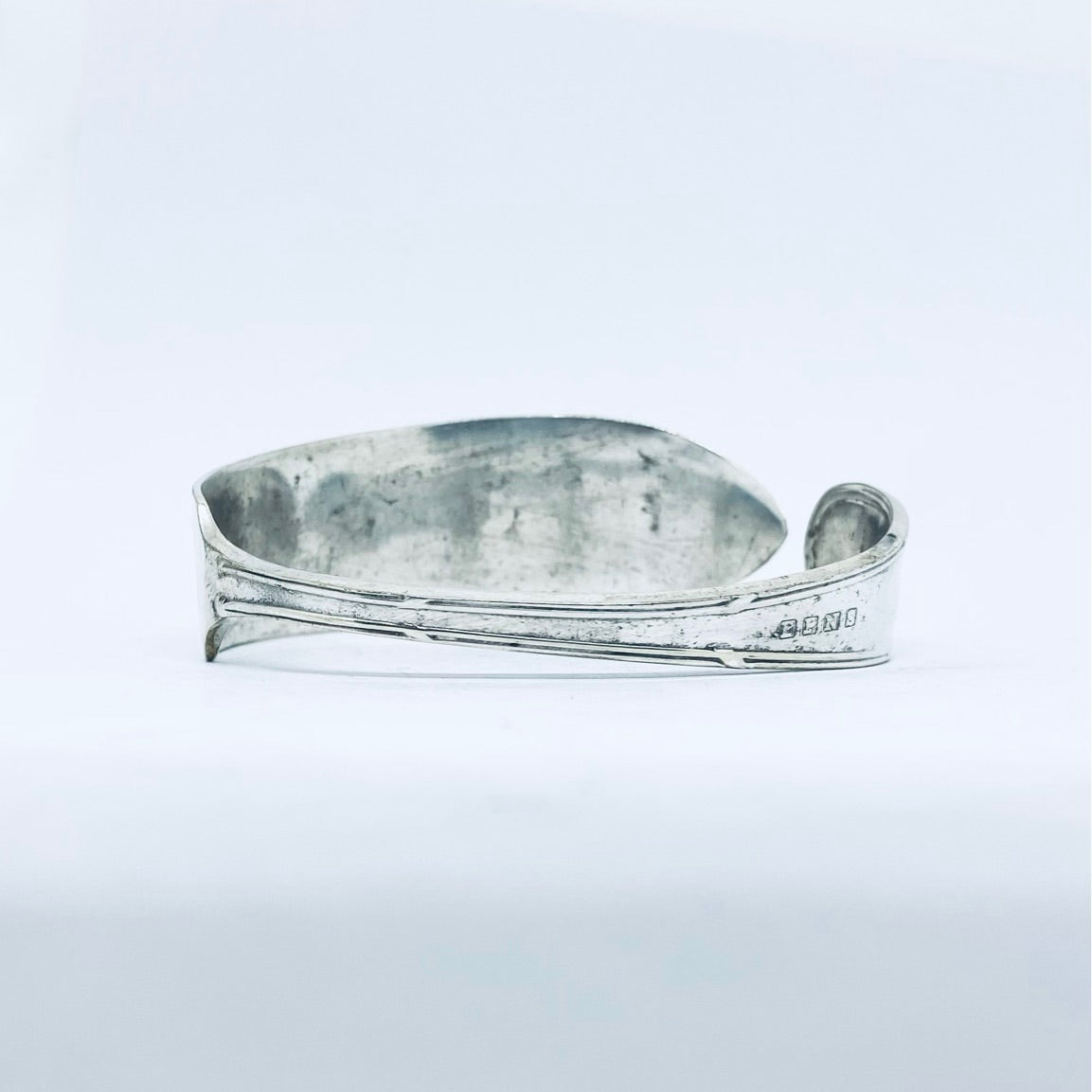 Bracciale Artigianale Mod. MASTER BUTTER KNIFE Realizzato con Antica posata in Argento (Prima Metà del ’900)