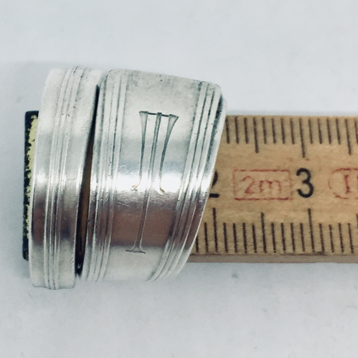 Anello Artigianale con Iniziale T