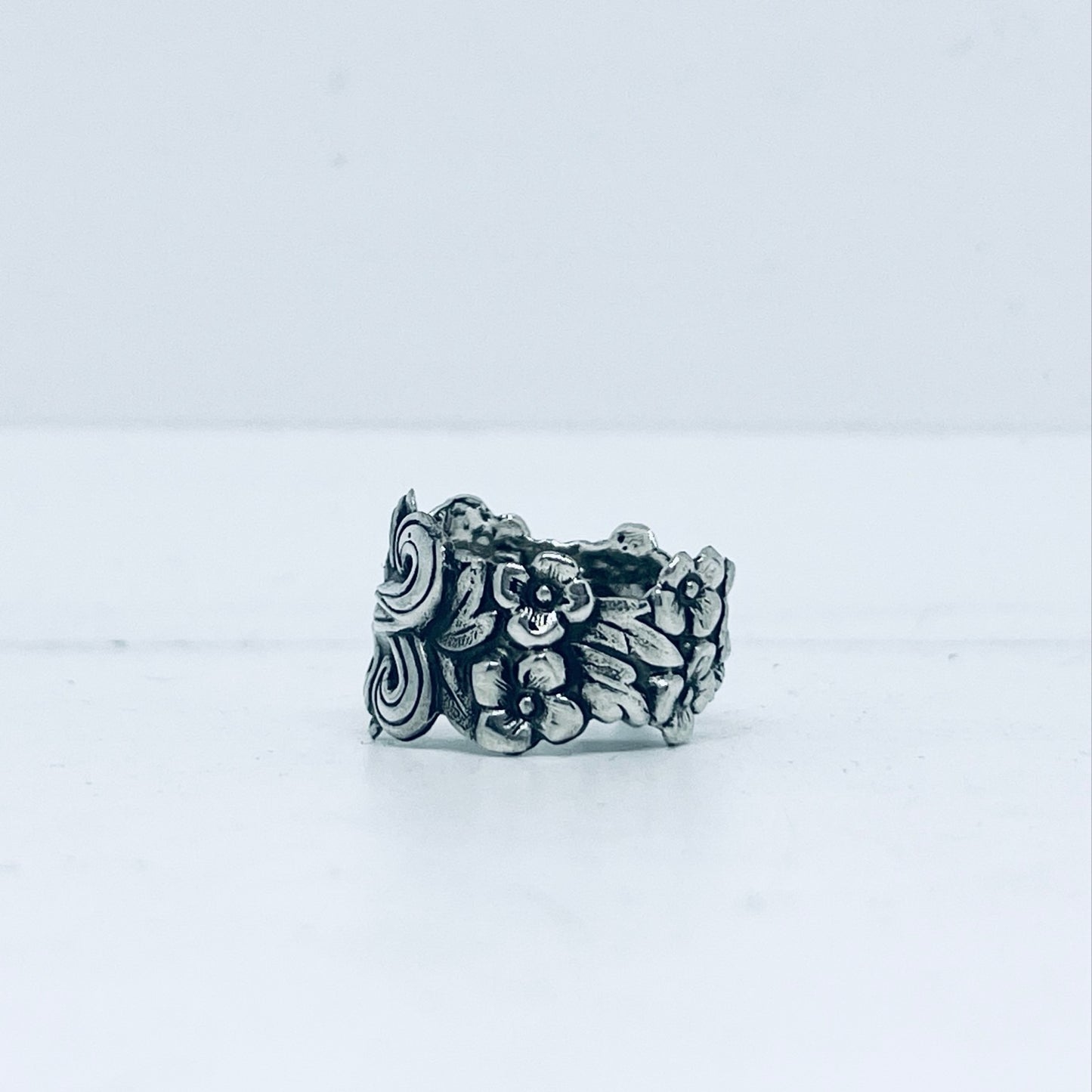 Anello Artigianale “BOCCHETTA SERRATURA NODO” Realizzato con bocchetta serratura in Argento (Prima Metà del ’900)