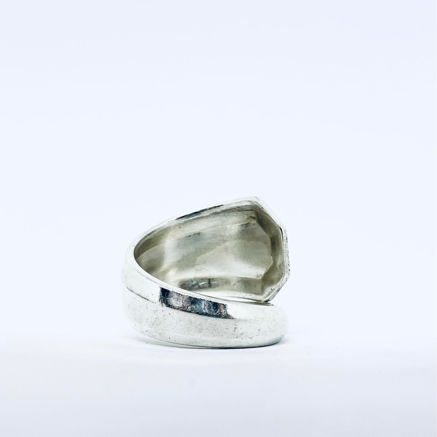 Anello Artigianale con Iniziale L