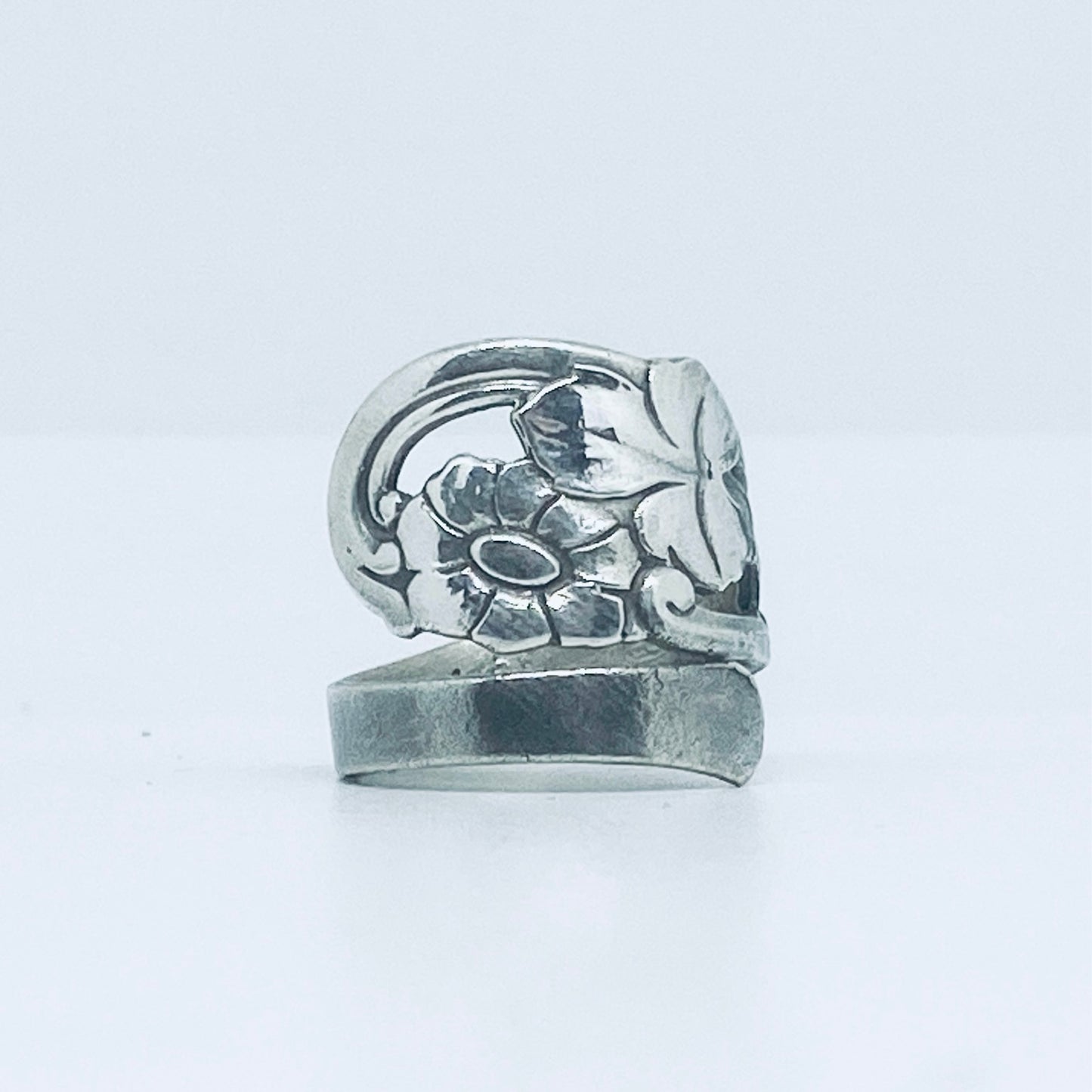 Anello Artigianale FIORE LIBERTY Mod. CLASSICO/SPIRALE Realizzato con Antica posata in Argento (Prima Metà del ’900)