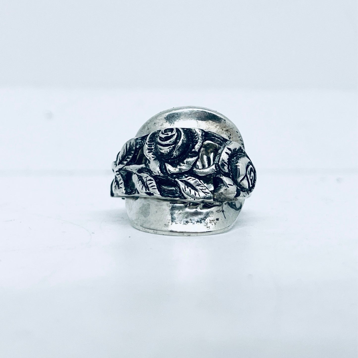 Anello Artigianale ROSA Mod. INTERO Realizzato con intero Antico Cucchiaino in Argento (Prima Metà del ’900)