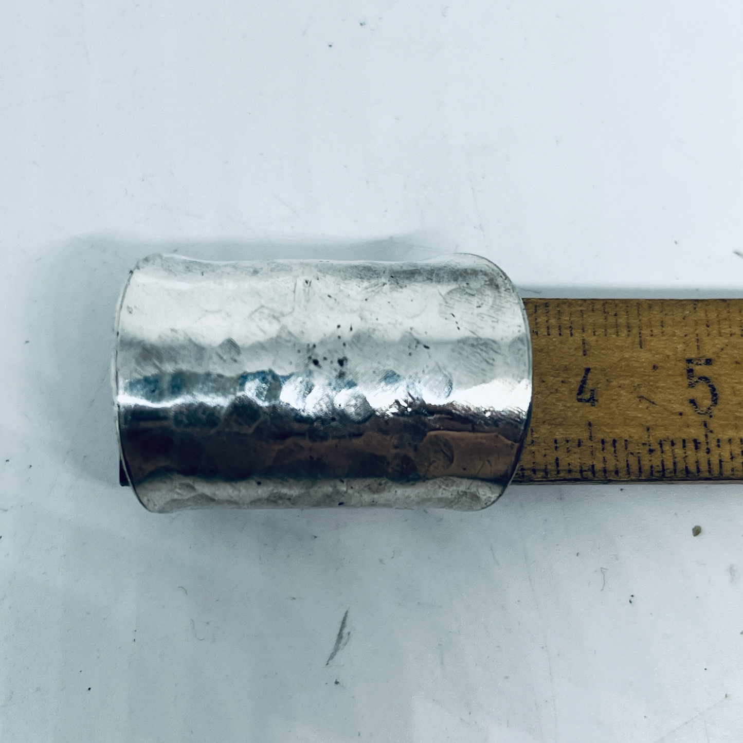 Anello Artigianale FASCIONA MARTELLATA Mod. CLASSICO Realizzato con Antica posata in Argento (Prima Metà del ’900)