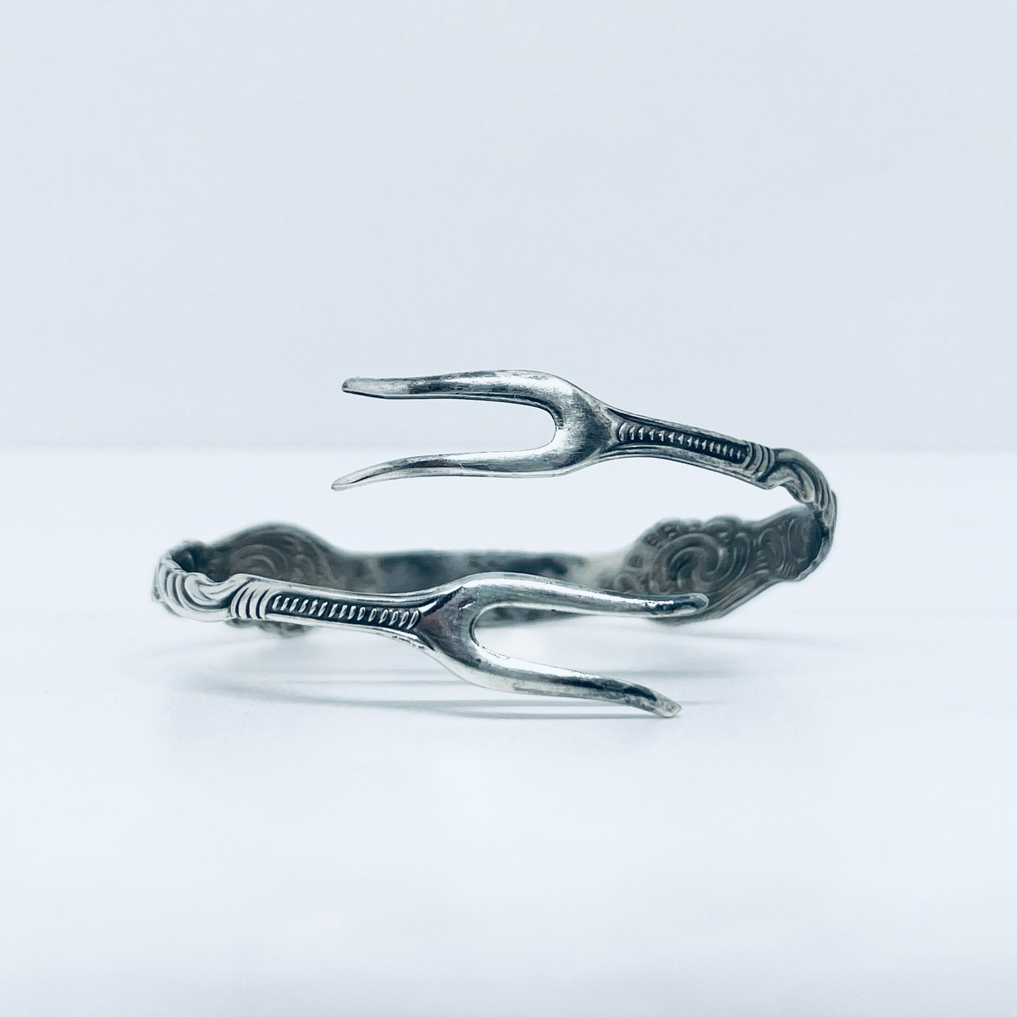 Bracciale Artigianale Mod. PINZETTA ZUCCHERO Realizzato con Antica posata in Argento (Prima Metà del ’900)