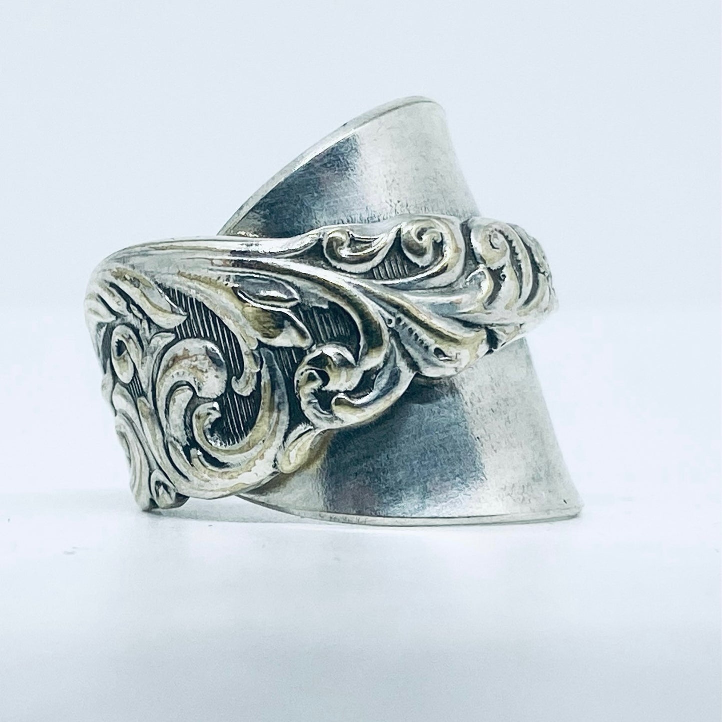 Anello Artigianale SUPER DECORO Mod. INTERO Realizzato con intero Antico Cucchiaino in Argento (Prima Metà del ’900)