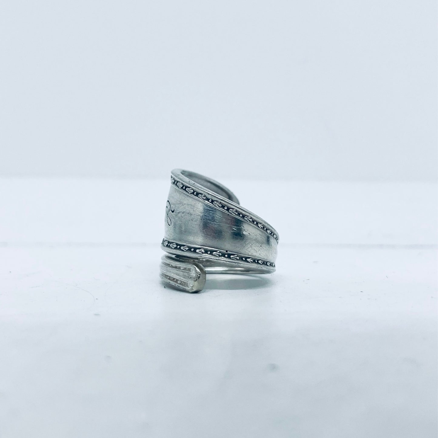Anello Artigianale con Iniziale S