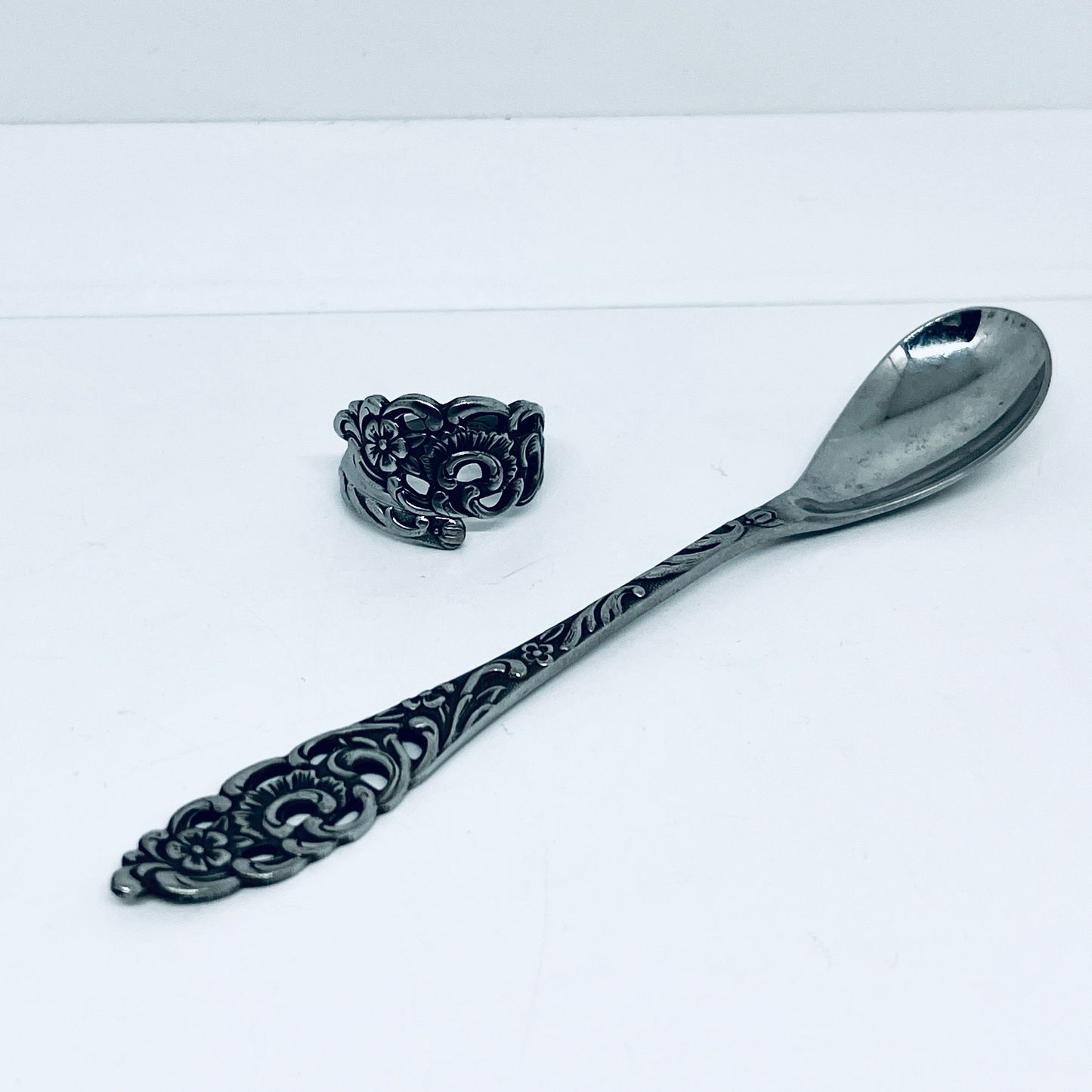 Anello Artigianale NONTISCORDARDIMÉ Mod. SPIRALE Realizzato con Antica posata in Argento (Prima Metà del ’900)