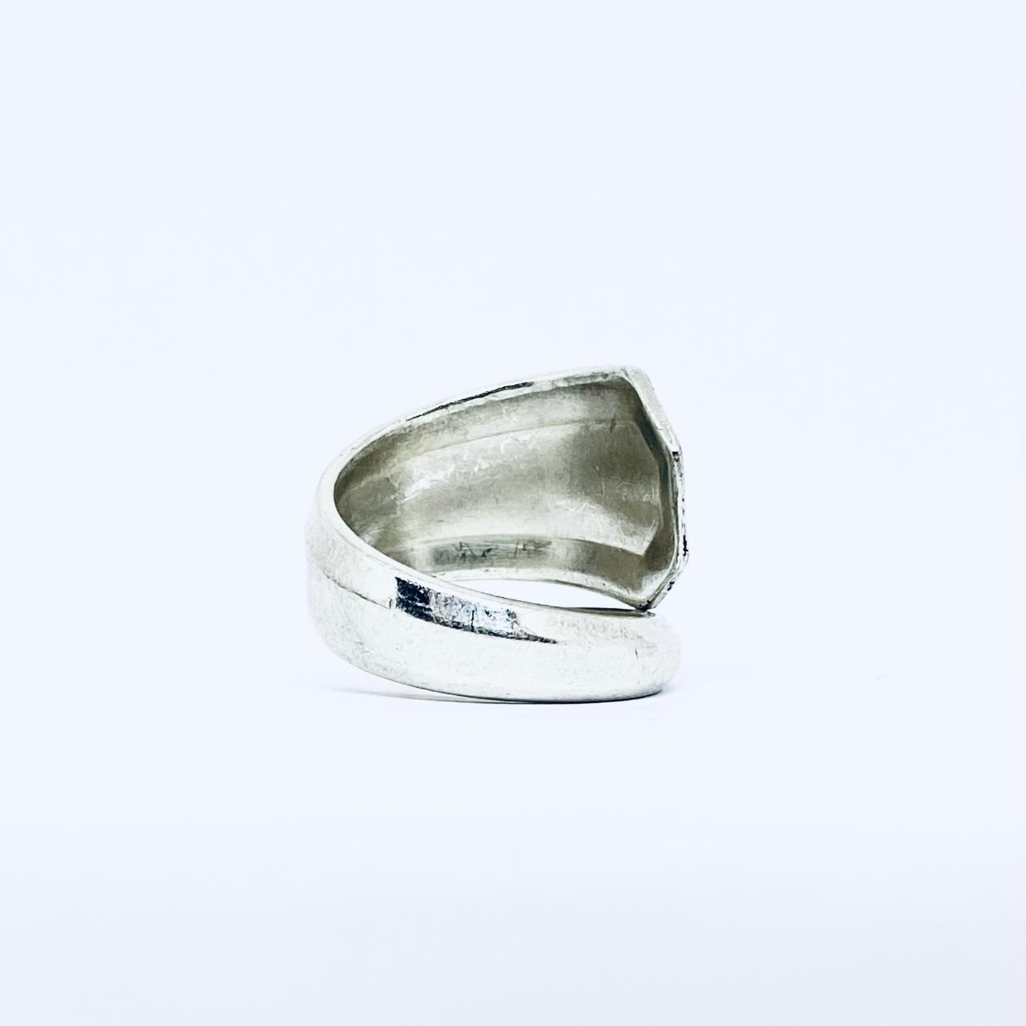 Anello Artigianale con Iniziale P