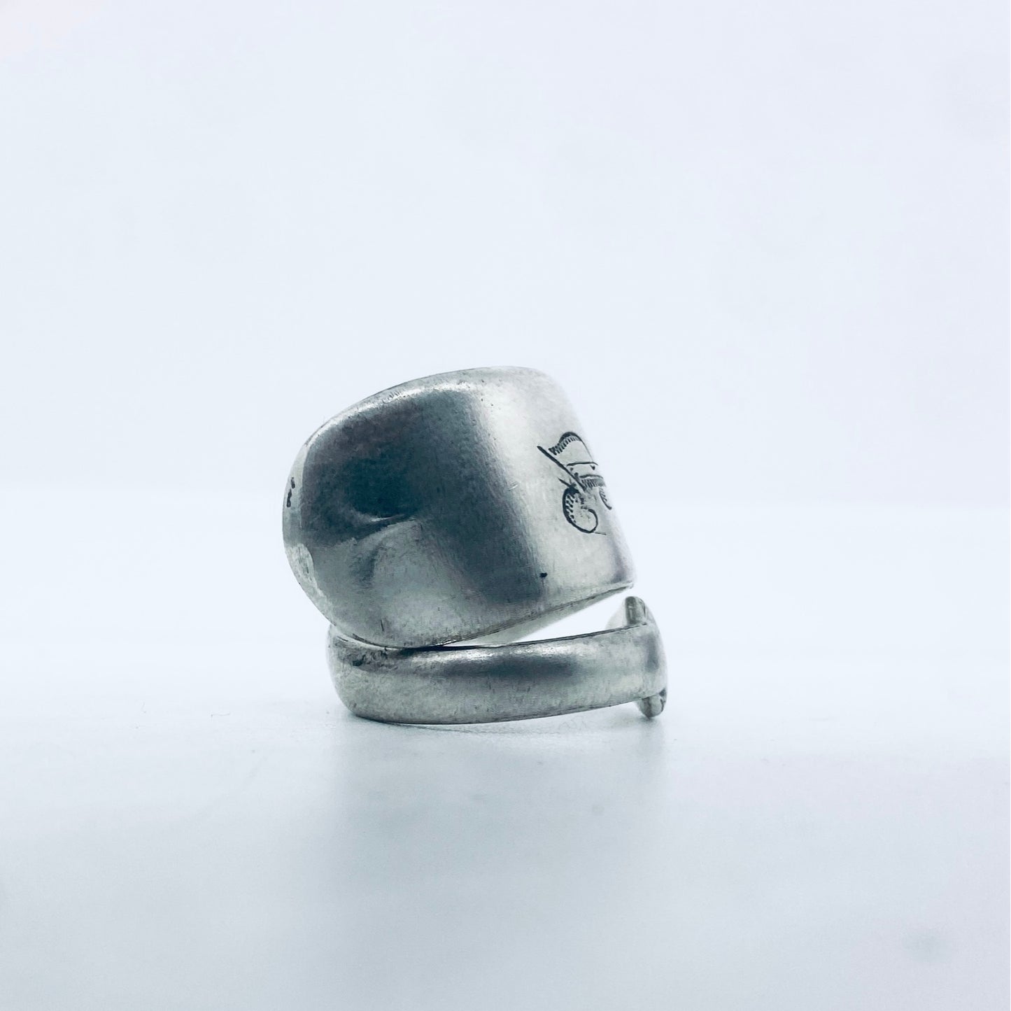 Anello Artigianale con Iniziale P