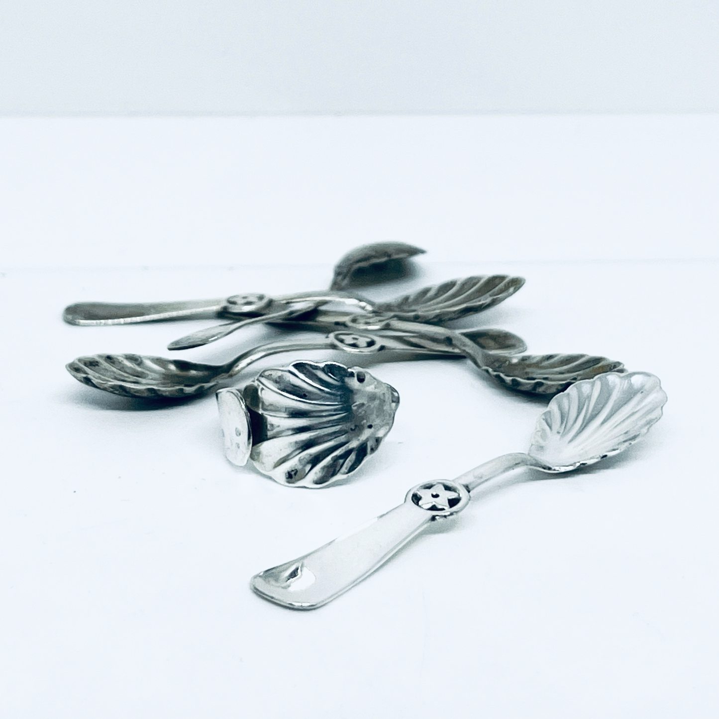 Anello Artigianale SALE STELLA CHE e CONCHIGLIA Mod. INTERO Realizzato con intero Antico Cucchiaino in Argento (Prima Metà del ’900)
