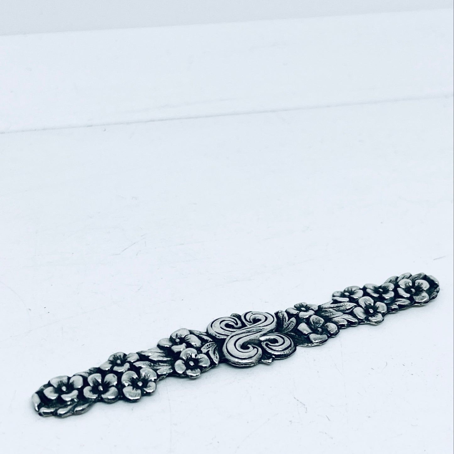 Anello Artigianale “BOCCHETTA SERRATURA NODO” Realizzato con bocchetta serratura in Argento (Prima Metà del ’900)