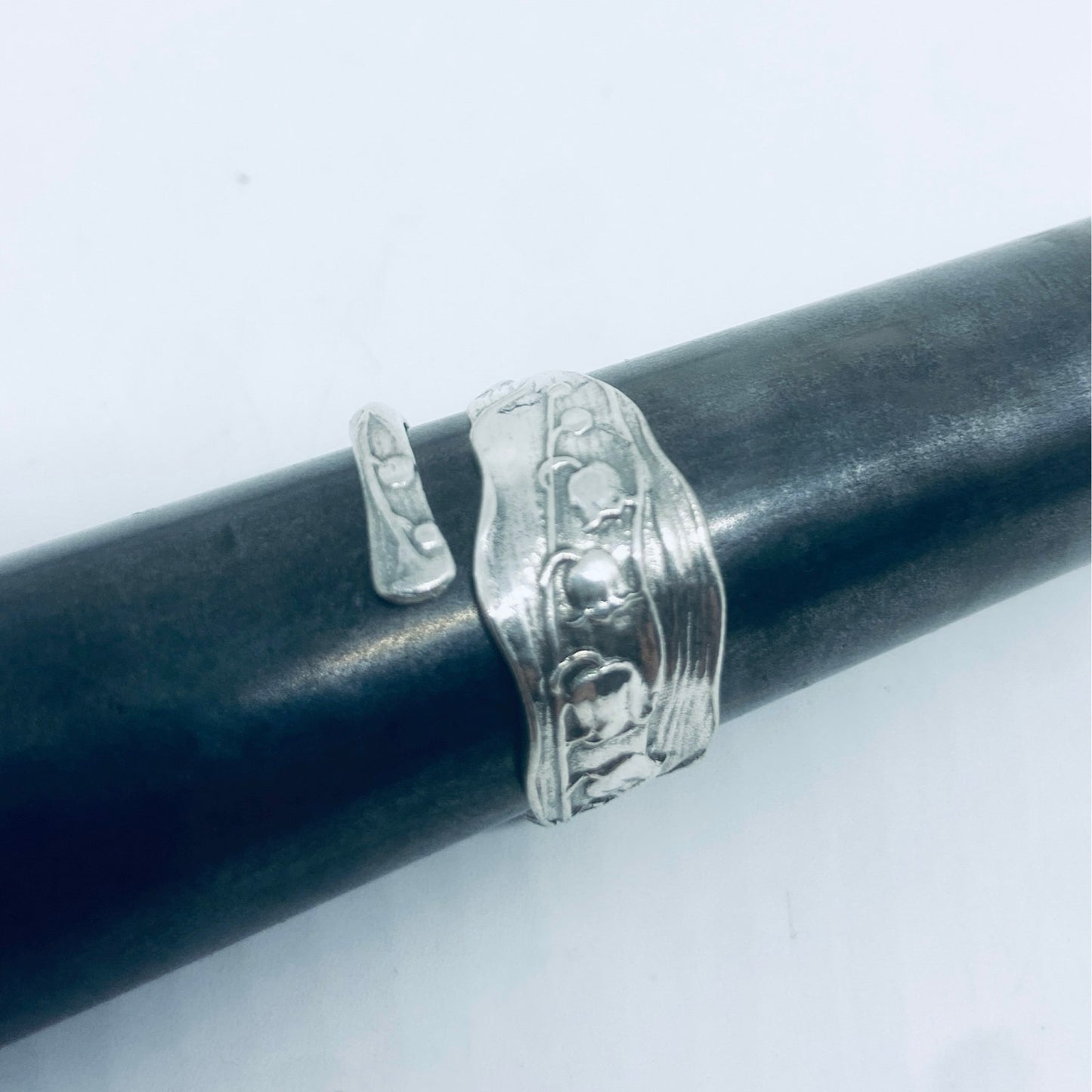 Anello Artigianale MUGHETTO Mod. CLASSICO/SPIRALE Realizzato con Antica posata in Argento (Prima Metà del ’900)