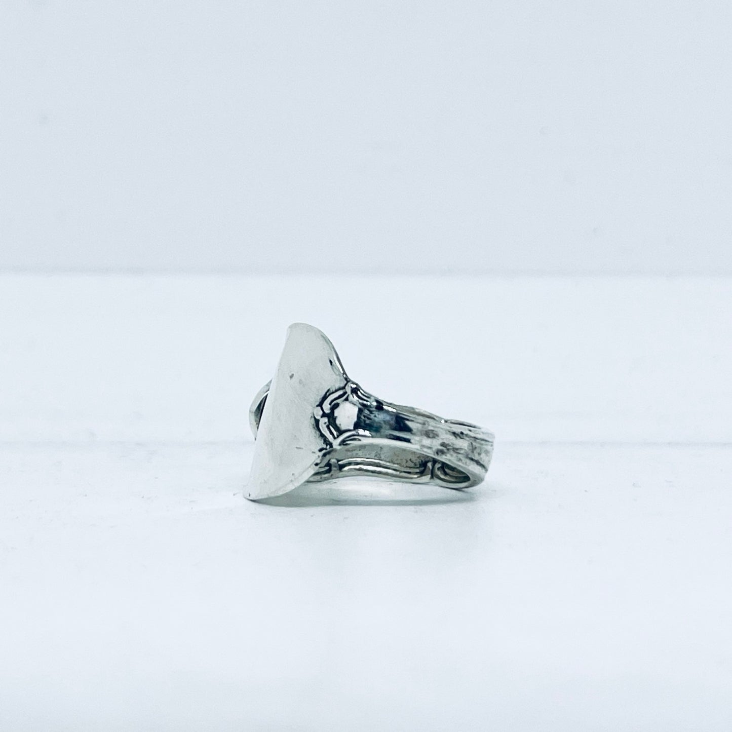 Anello Artigianale YUCCA Mod. INTERO Realizzato con intero Antico Cucchiaino in Argento (Prima Metà del ’900)