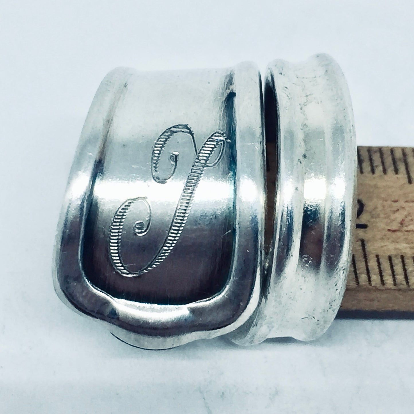 Anello Artigianale con Iniziale I