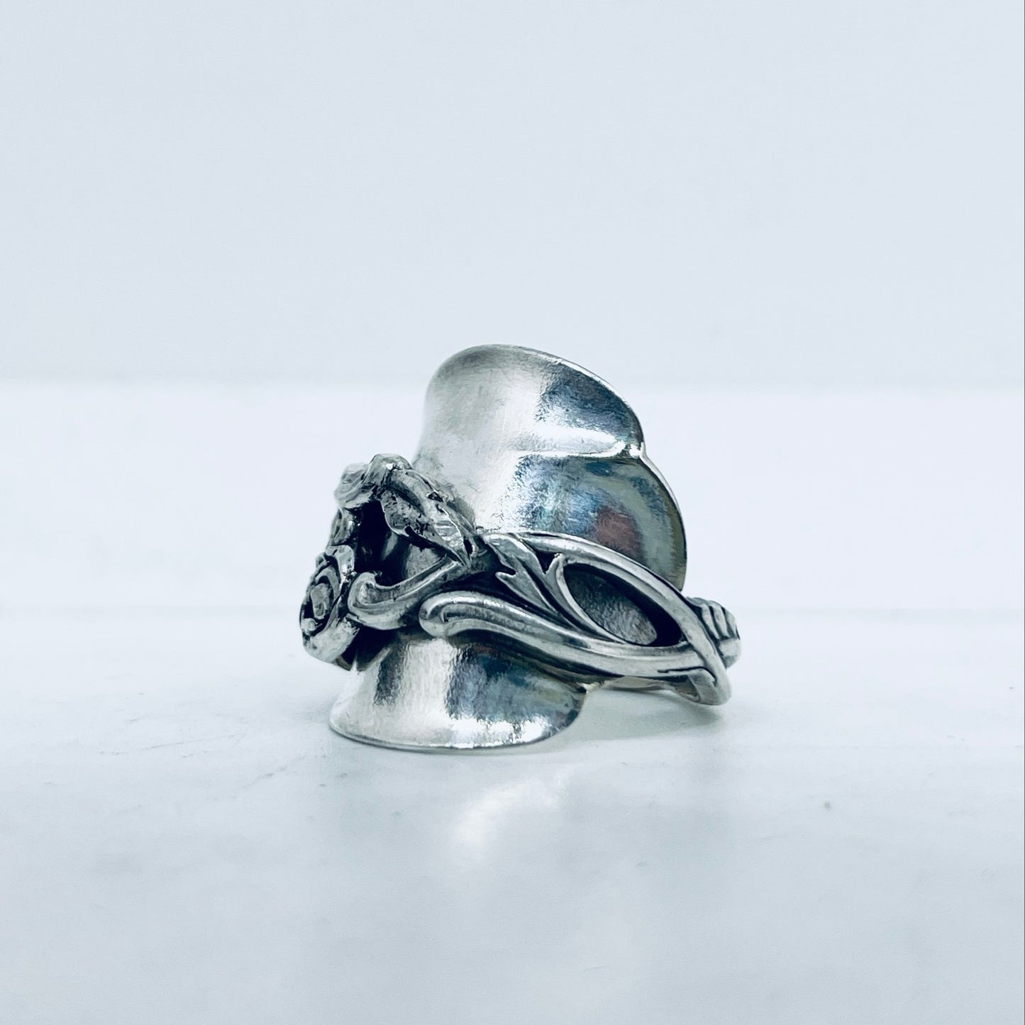 Anello Artigianale ROSE TRAFORATE Mod. INTERO Realizzato con intero Antico Cucchiaino in Argento (Prima Metà del ’900)