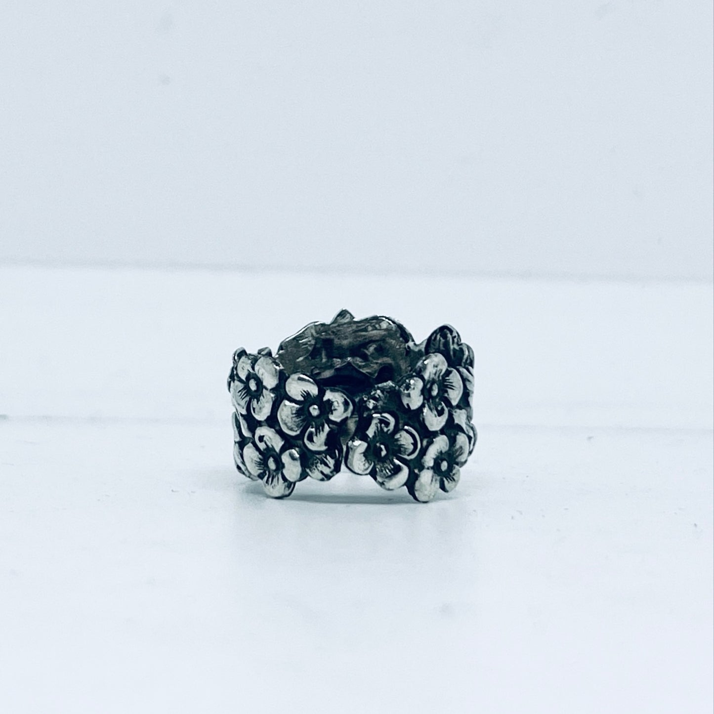 Anello Artigianale “BOCCHETTA SERRATURA NODO” Realizzato con bocchetta serratura in Argento (Prima Metà del ’900)