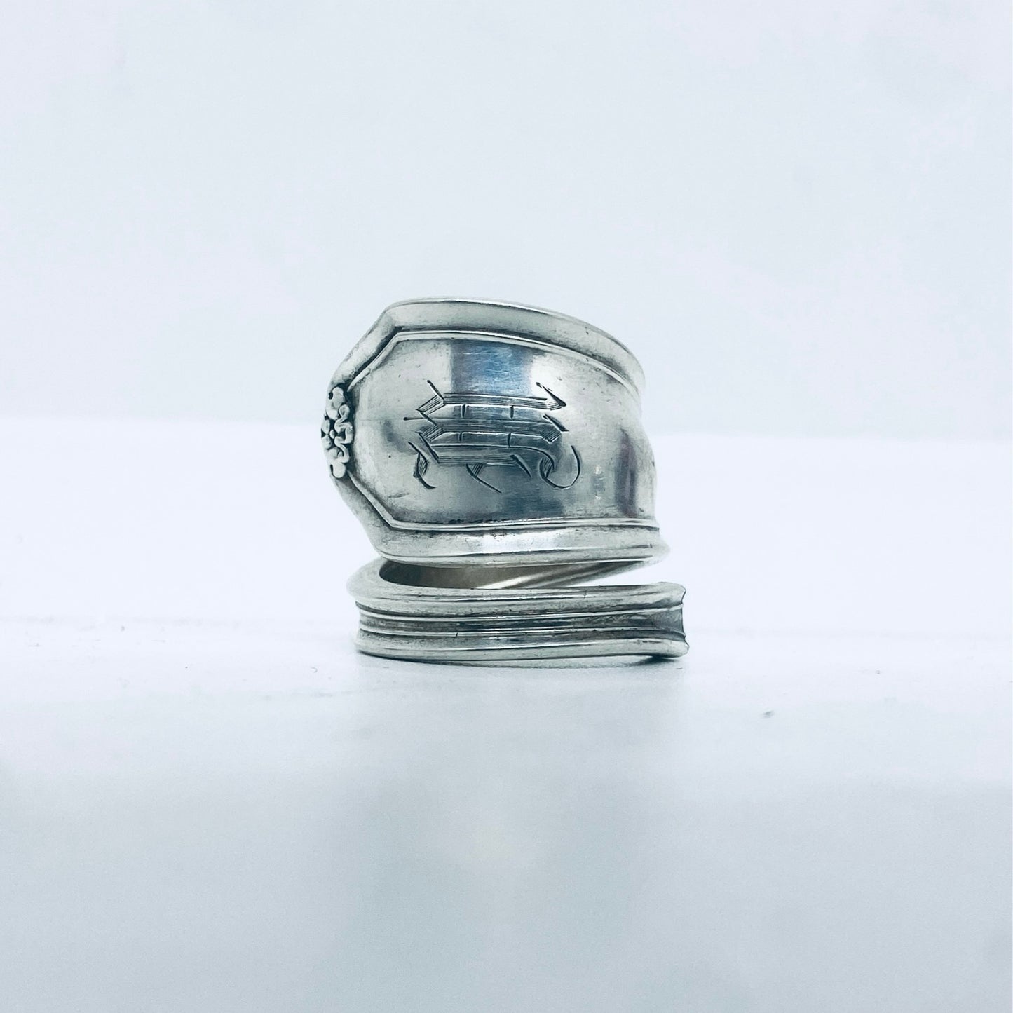 Anello Artigianale con Iniziale M