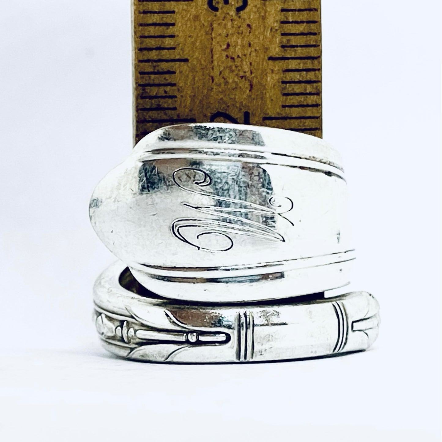Anello Artigianale con Iniziale M