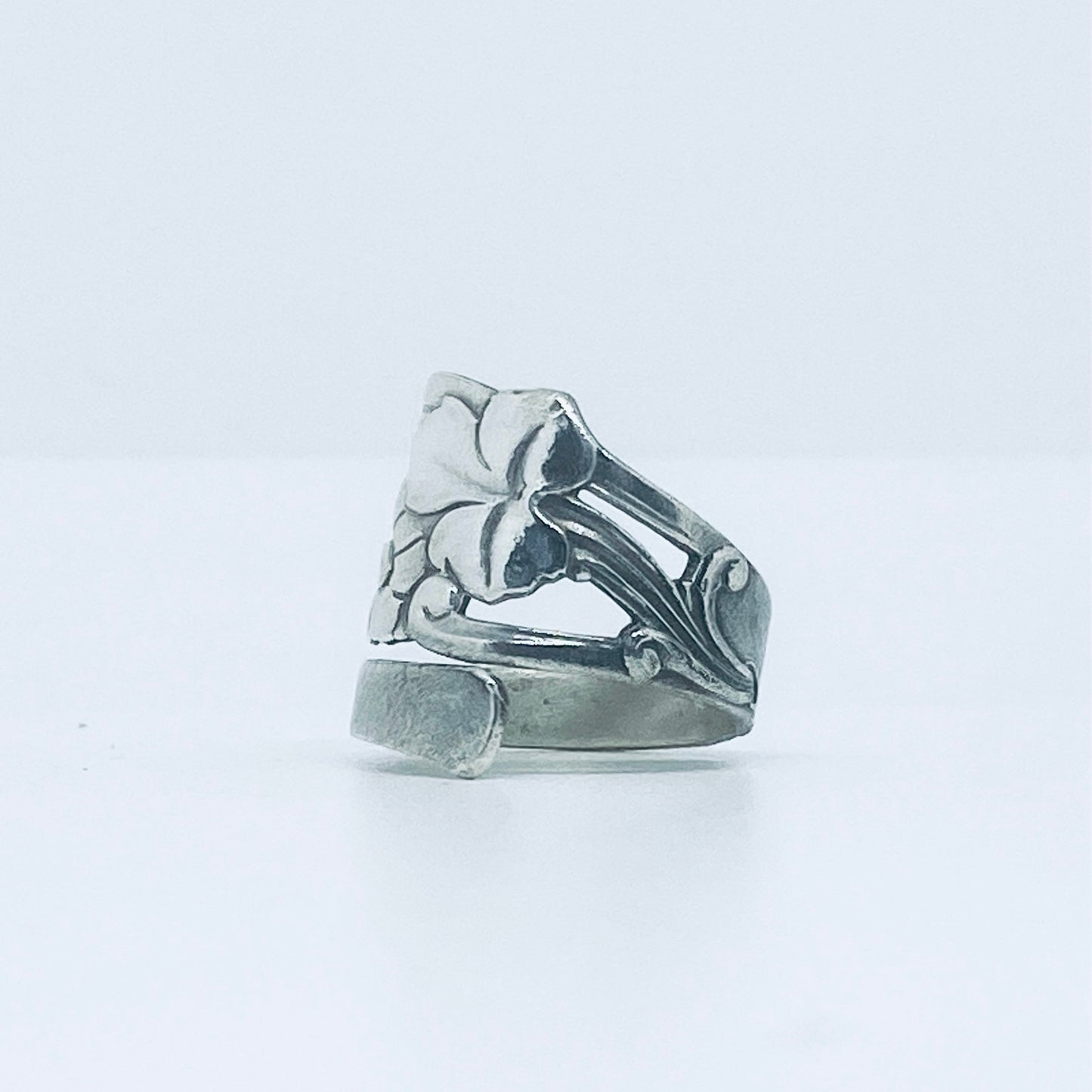 Anello Artigianale FIORE LIBERTY Mod. CLASSICO/SPIRALE Realizzato con Antica posata in Argento (Prima Metà del ’900)