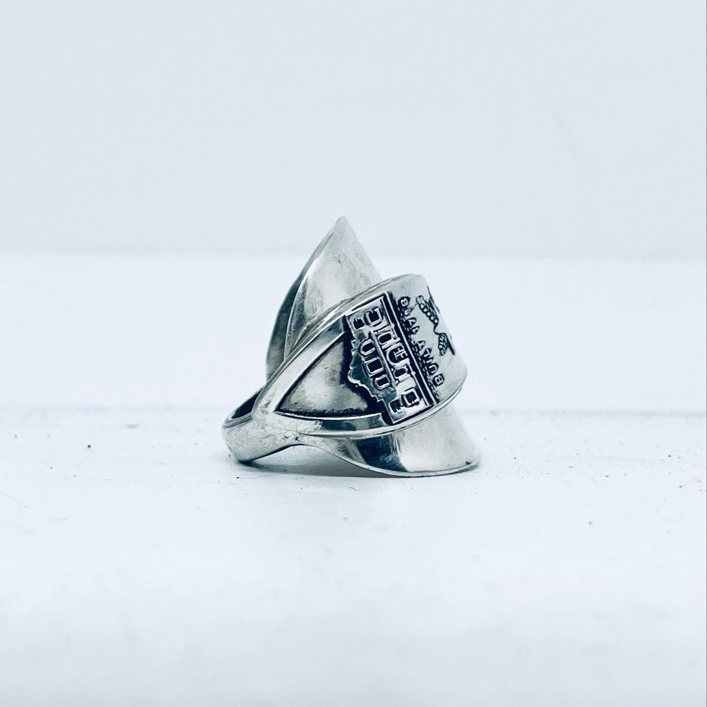 Anello Artigianale THE ALAMO Mod. INTERO Realizzato con intero Antico Cucchiaino in Argento (Prima Metà del ’900)