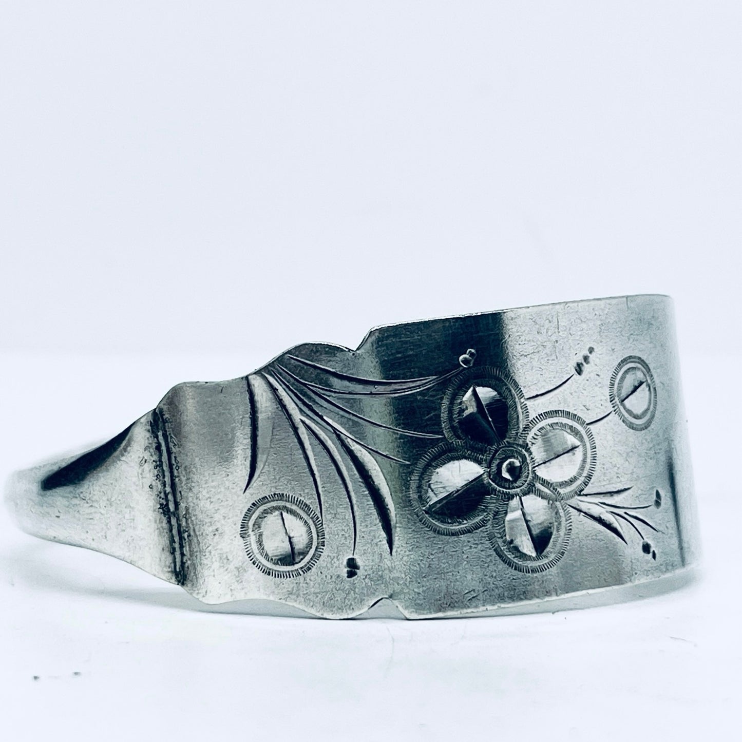 Bracciale Artigianale Mod. MASTER BUTTER KNIFE Realizzato con Antica posata in Argento (Prima Metà del ’900)