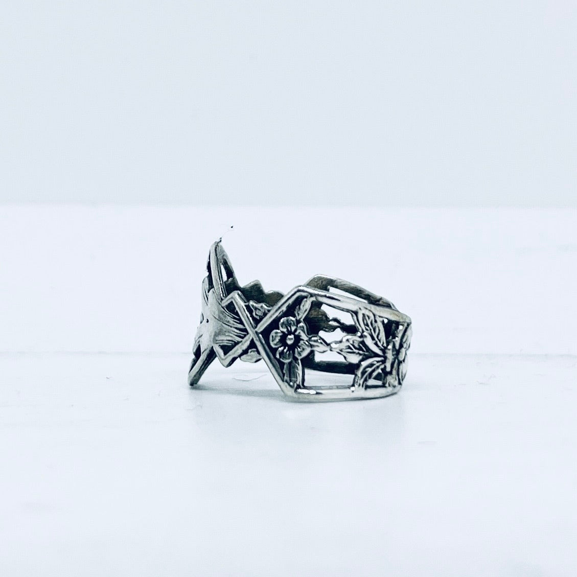 Anello Artigianale FIORE TONDO Mod. SPILLA Realizzato con Antica spilla in Argento (Prima Metà del ’900)
