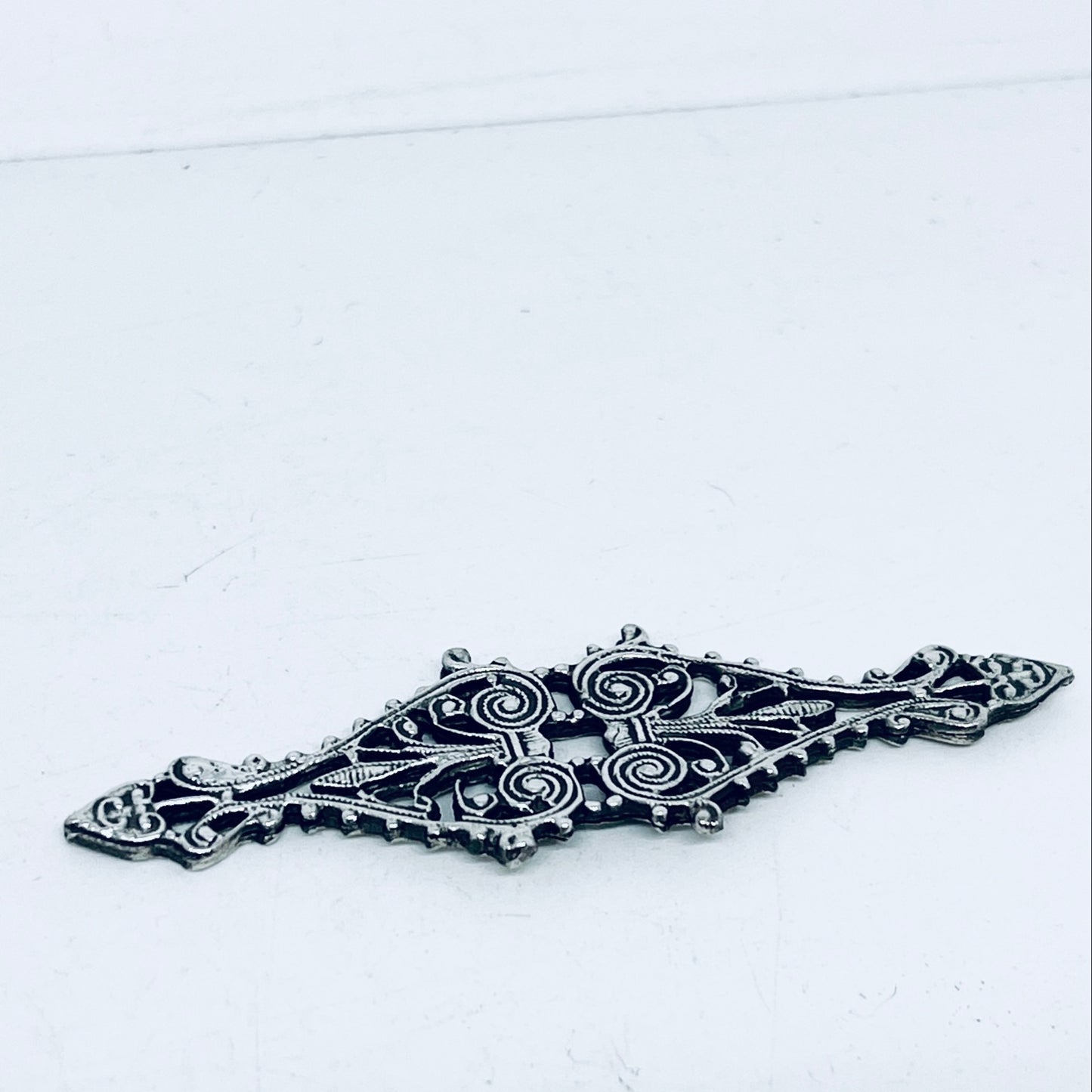 Anello Artigianale “BOCCHETTA SERRATURA 4 SPIRALI” Realizzato con bocchetta serratura in Argento (Prima Metà del ’900)