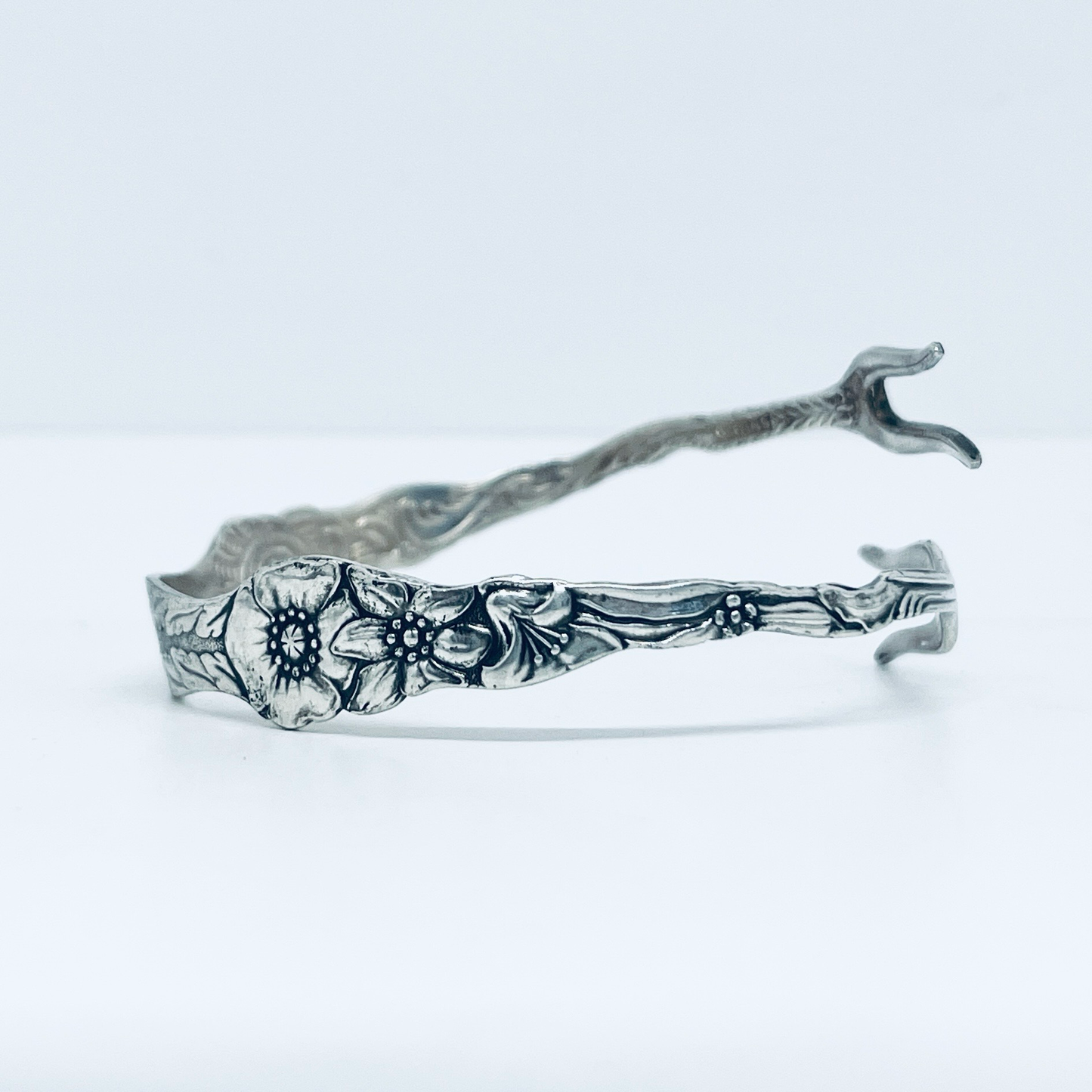 Bracciale Artigianale Mod. PINZETTA ZUCCHERO Realizzato con Antica posata in Argento (Prima Metà del ’900)