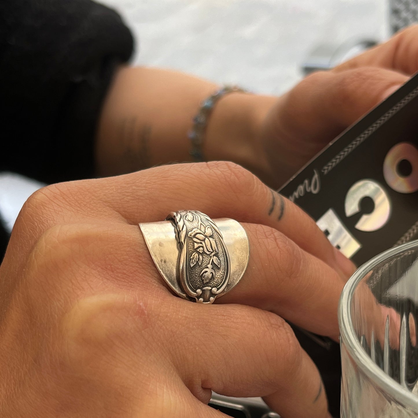 Anello Artigianale ROSE Mod. INTERO Realizzato con intero Antico Cucchiaino in Argento (Prima Metà del ’900)