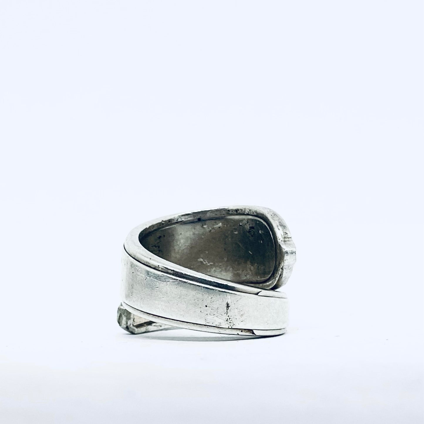 Anello Artigianale con Iniziale W