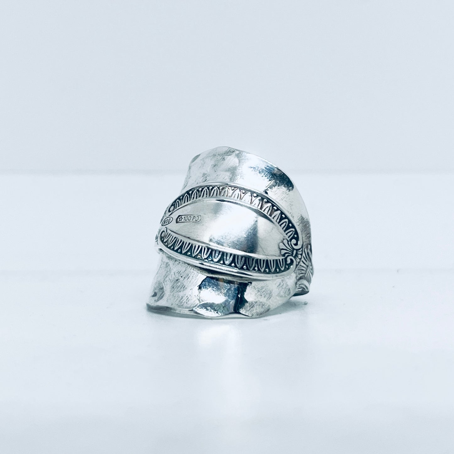 Anello Artigianale Mod. INTERO MARTELLATO Realizzato con intero Antico Cucchiaino in Argento (Prima Metà del ’900)