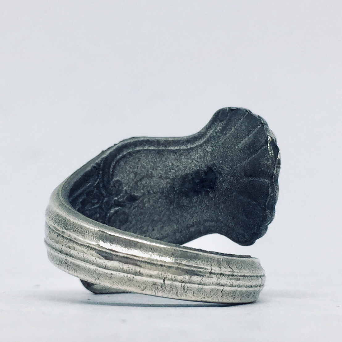 Anello Artigianale TESCHIO PIRATA Mod. SPIRALE Realizzato con Antica posata in Argento (Prima Metà del ’900)
