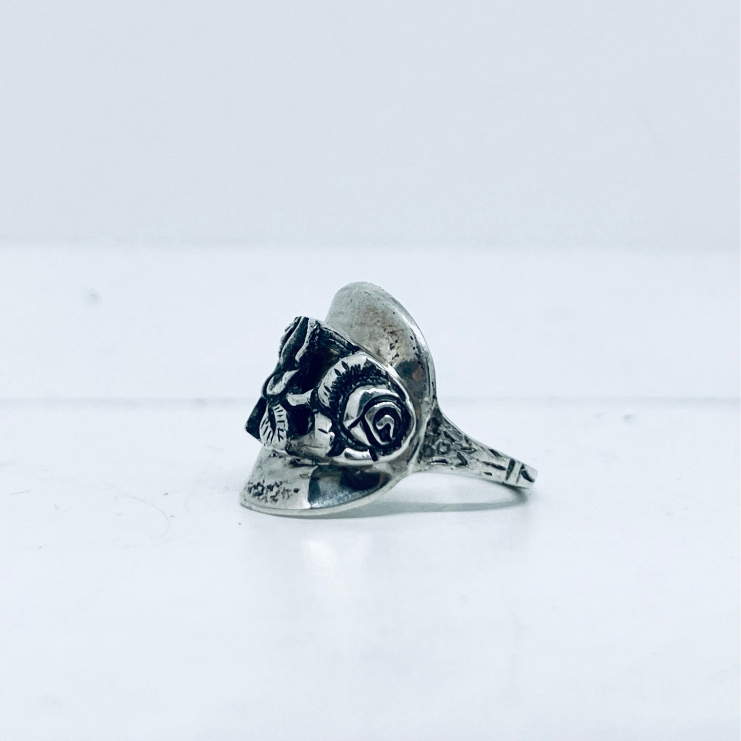 Anello Artigianale ROSA Mod. INTERO Realizzato con intero Antico Cucchiaino in Argento (Prima Metà del ’900)