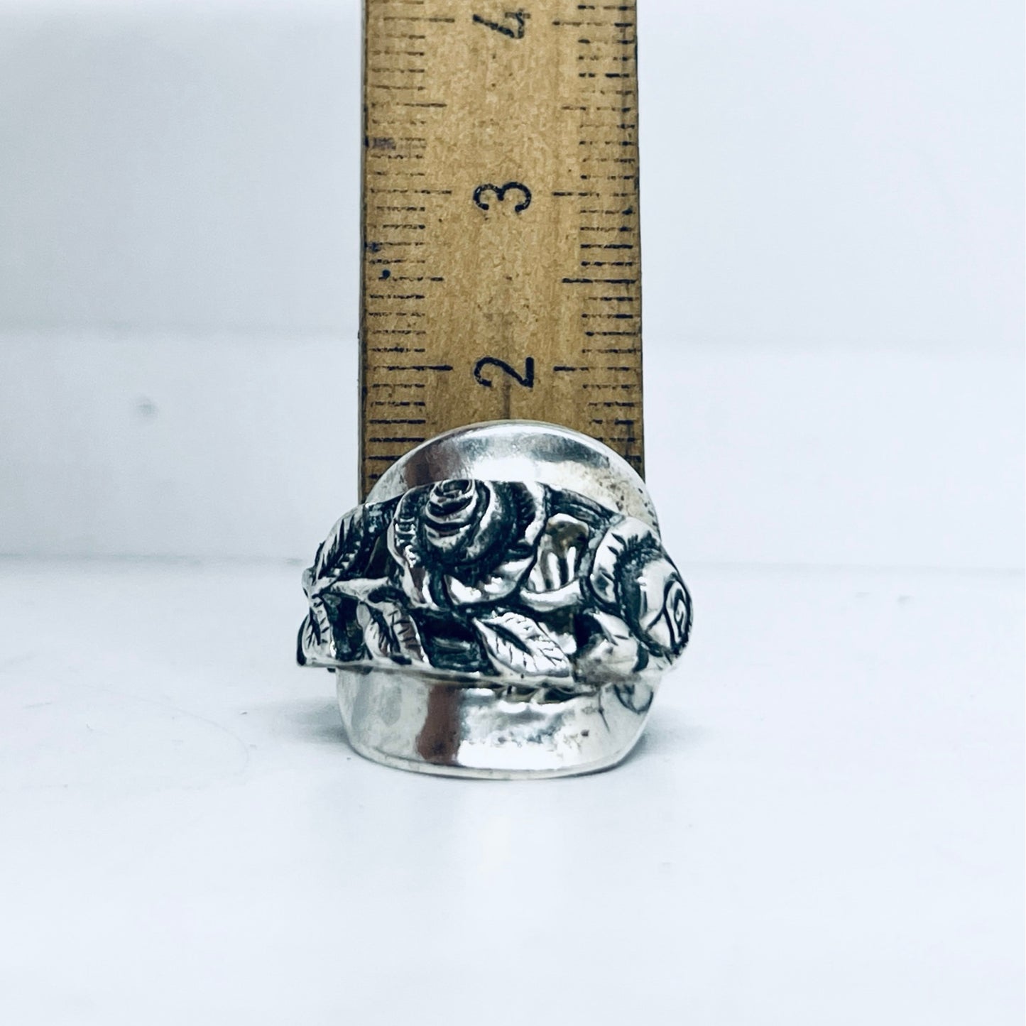 Anello Artigianale ROSA Mod. INTERO Realizzato con intero Antico Cucchiaino in Argento (Prima Metà del ’900)