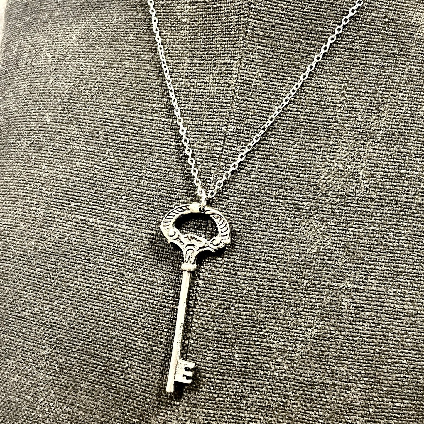 Pendente Artigianale Mod. CHIAVE Realizzato con Antica Chiave in Argento (Prima Metà del ’900)