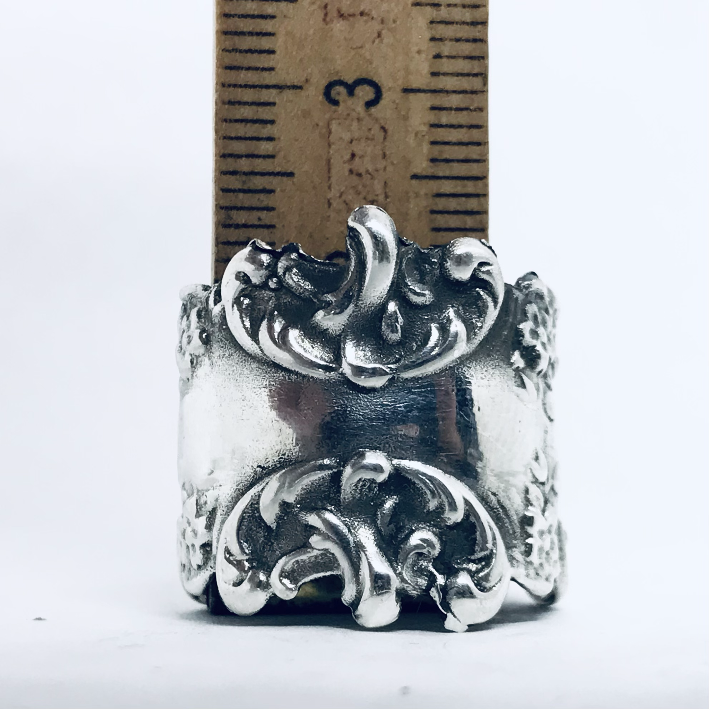 Anello Artigianale “BOCCHETTA SERRATURA ONDA” Realizzato con bocchetta serratura in Argento (Prima Metà del ’900)