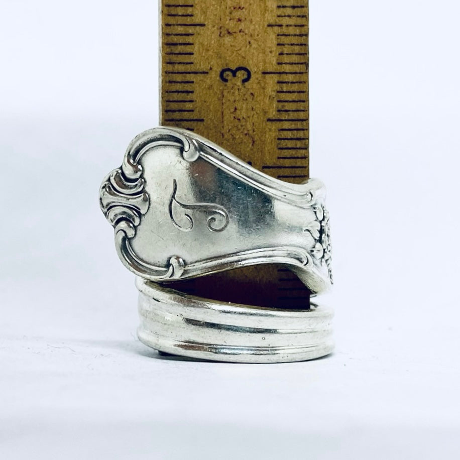 Anello Artigianale con Iniziale I