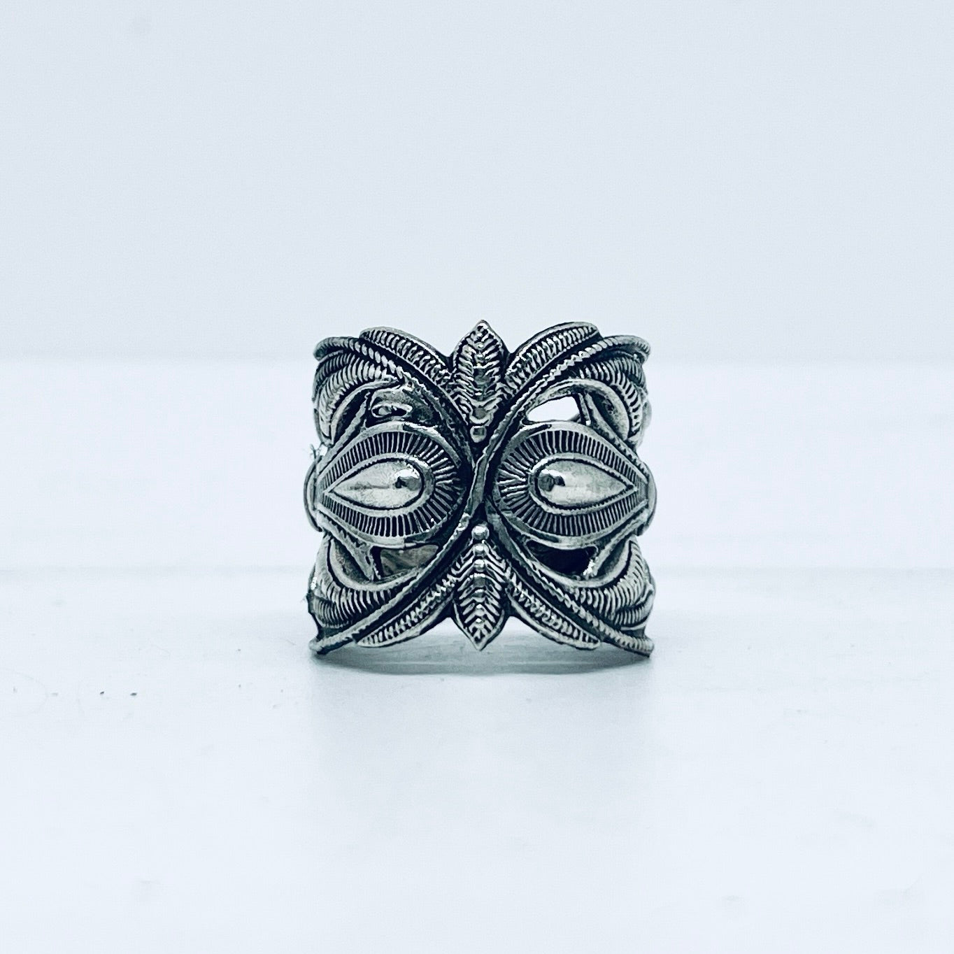 Anello Artigianale “BOCCHETTA SERRATURA GOCCIA” Realizzato con bocchetta serratura in Argento (Prima Metà del ’900)