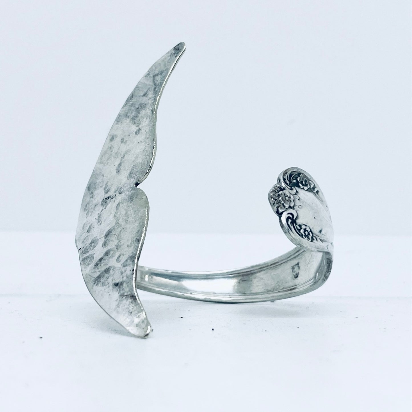 Bracciale Artigianale Mod. CODA MARTELLATA Realizzato con Antica posata in Argento (Prima Metà del ’900)