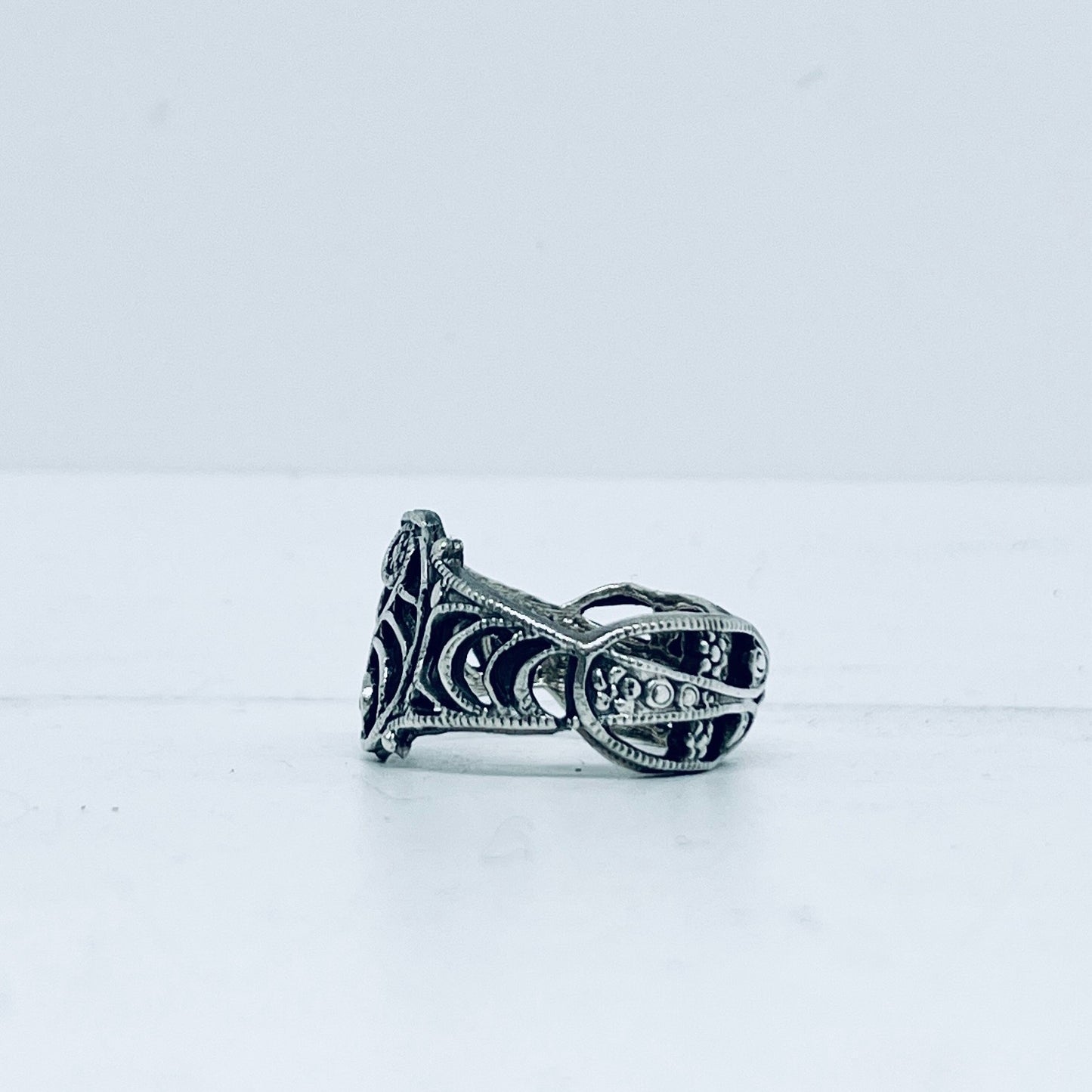 Anello Artigianale “BOCCHETTA SERRATURA TAO” Realizzato con bocchetta serratura in Argento (Prima Metà del ’900)