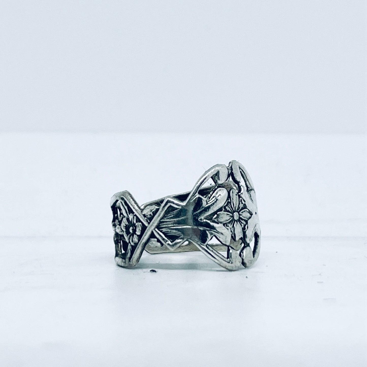 Anello Artigianale FIORE TONDO Mod. SPILLA Realizzato con Antica spilla in Argento (Prima Metà del ’900)