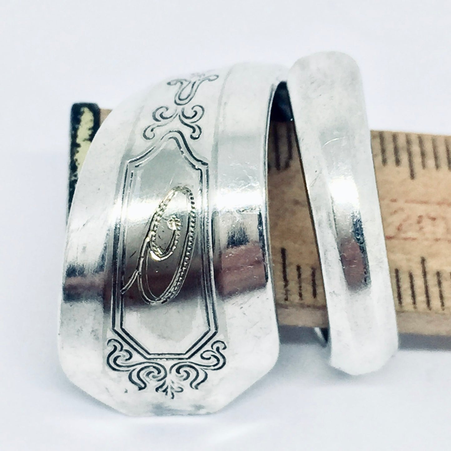 Anello Artigianale con Iniziale O