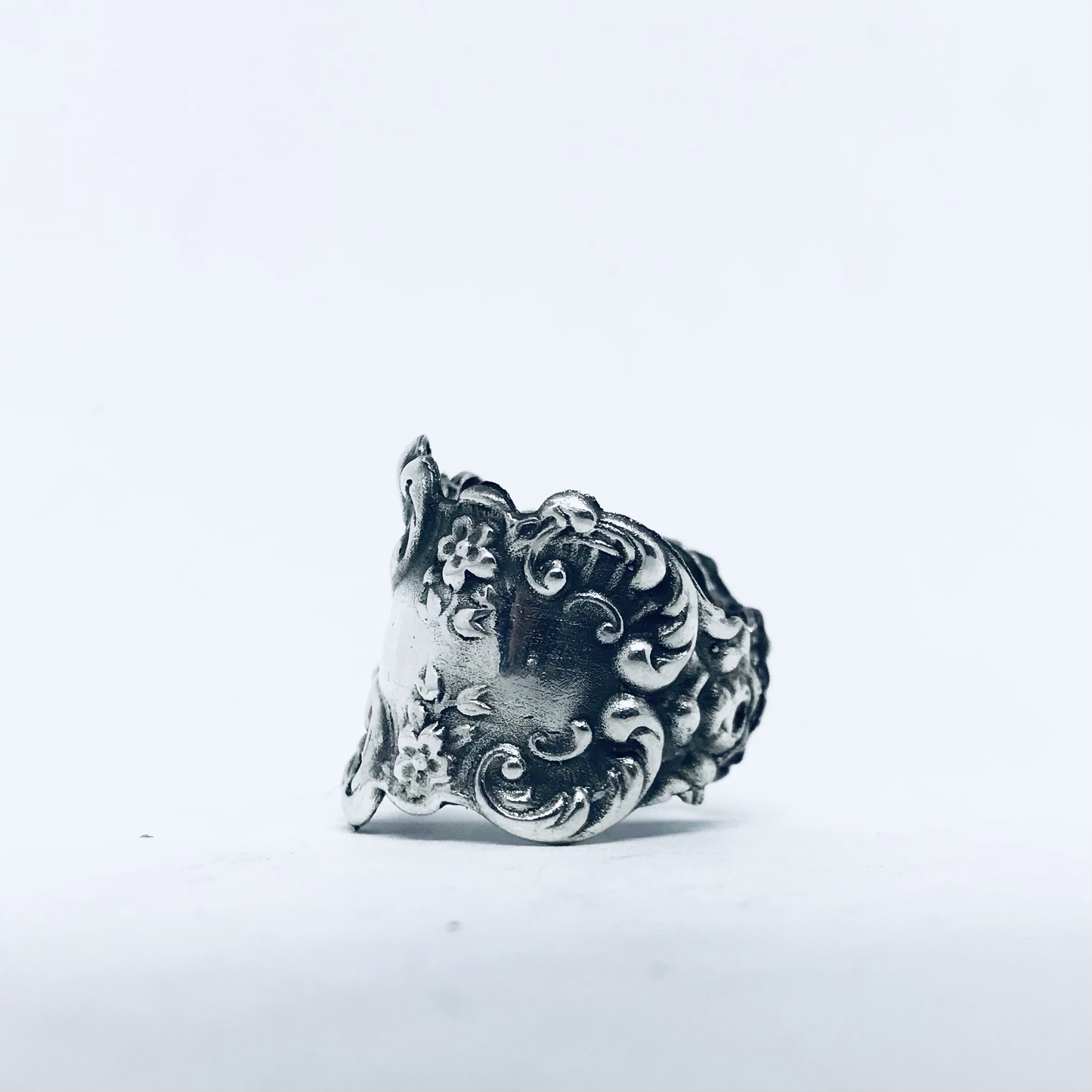 Anello Artigianale “BOCCHETTA SERRATURA ONDA” Realizzato con bocchetta serratura in Argento (Prima Metà del ’900)