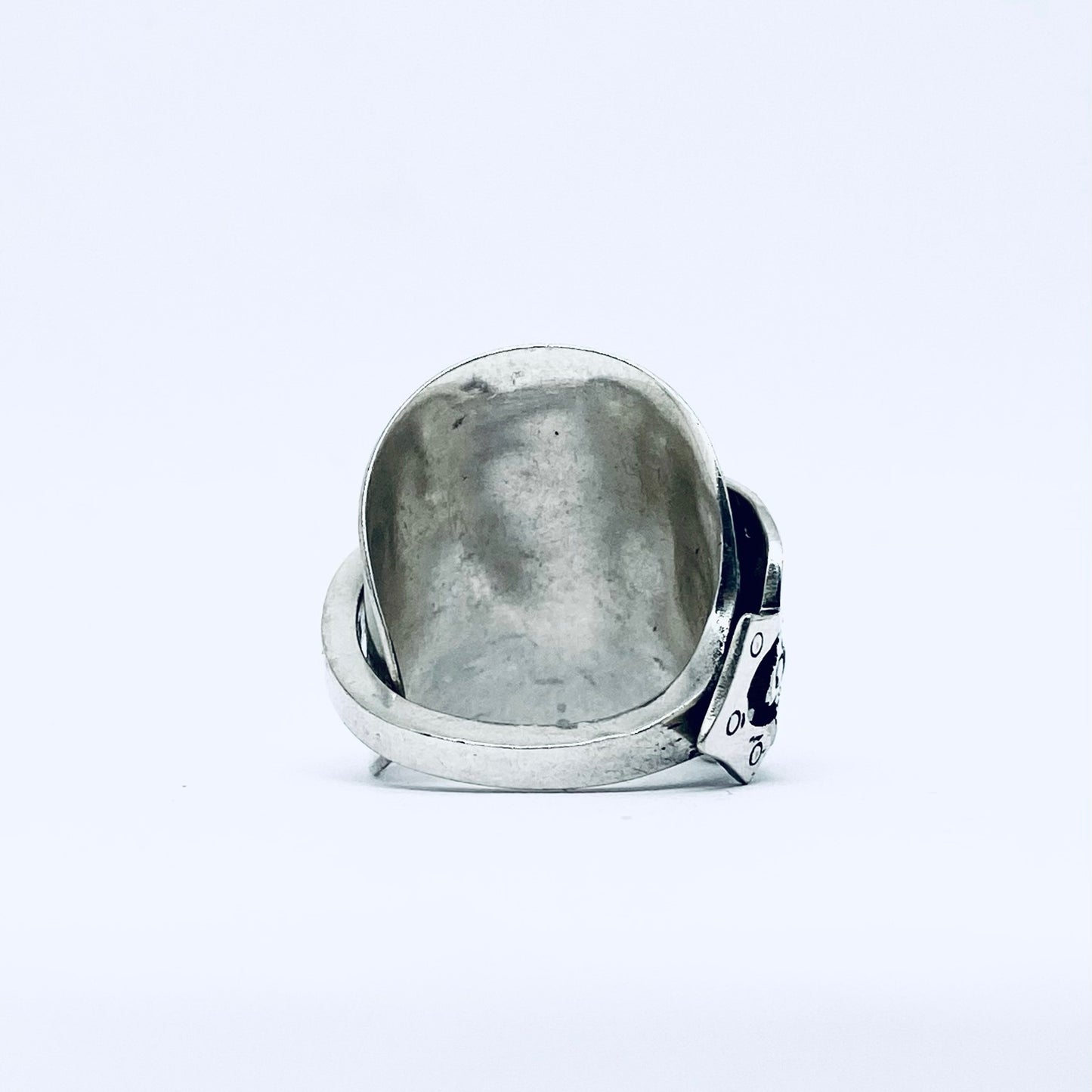 Anello Artigianale REGNO UNITO Mod. INTERO Realizzato con intero Antico Cucchiaino in Argento (Prima Metà del ’900)