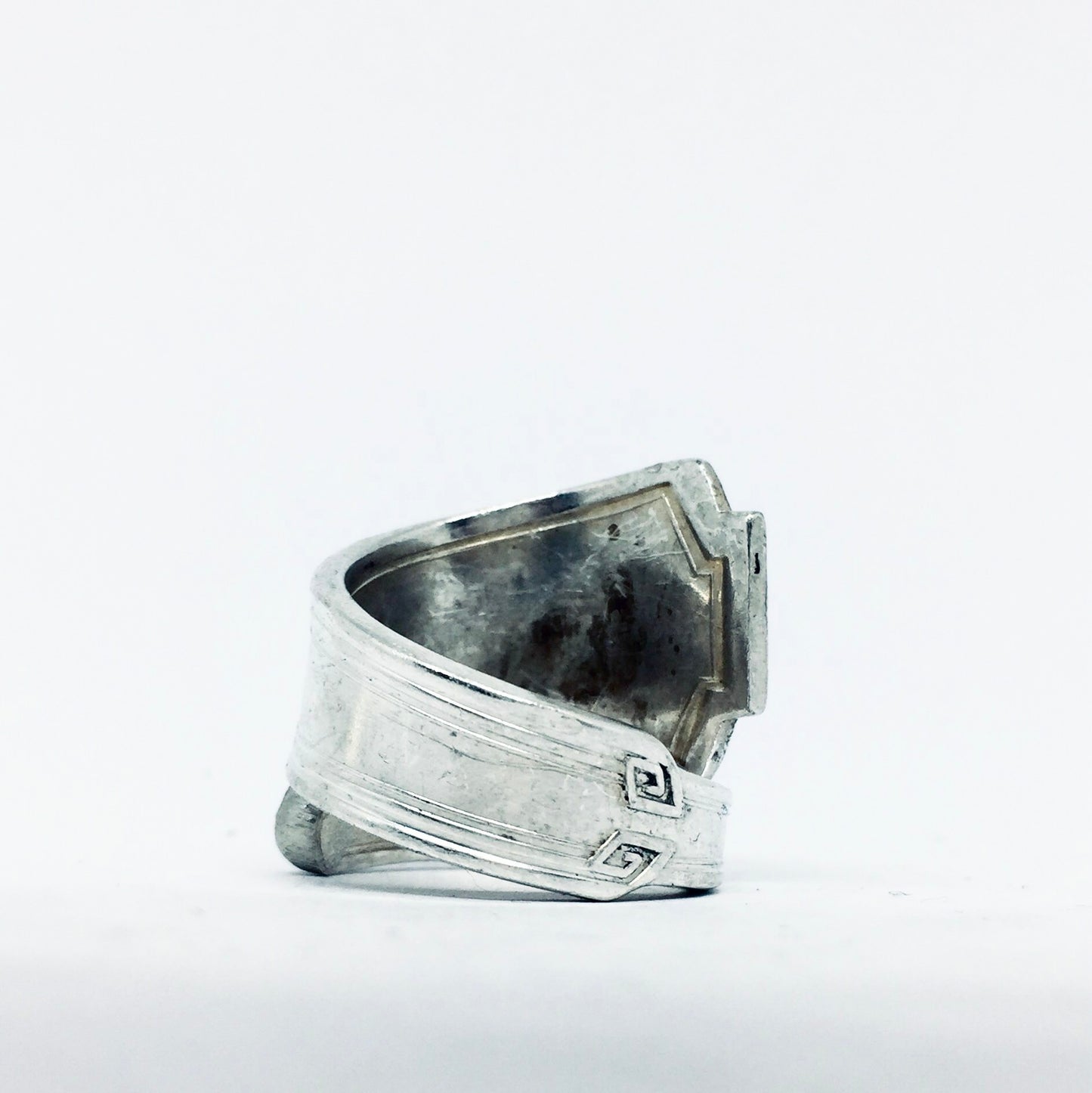 Anello Artigianale con Iniziale P